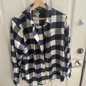 Men's Blue and White plaid flannel shirt